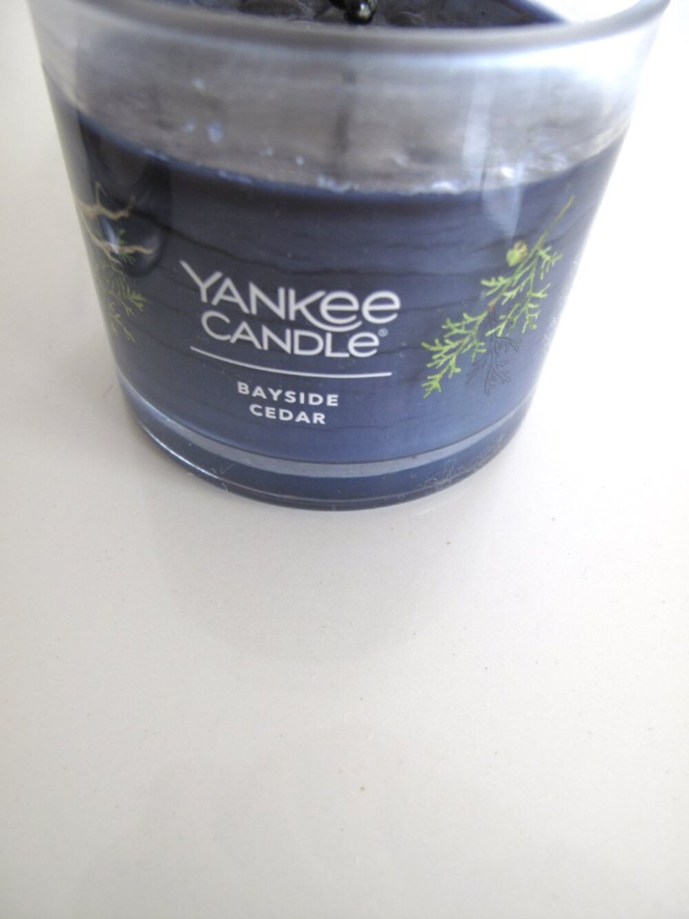 YANKEE CANDLE Bayside Cedar AROMA 4.1 OZ BLUE AROMATIC accent for HOME DECOR